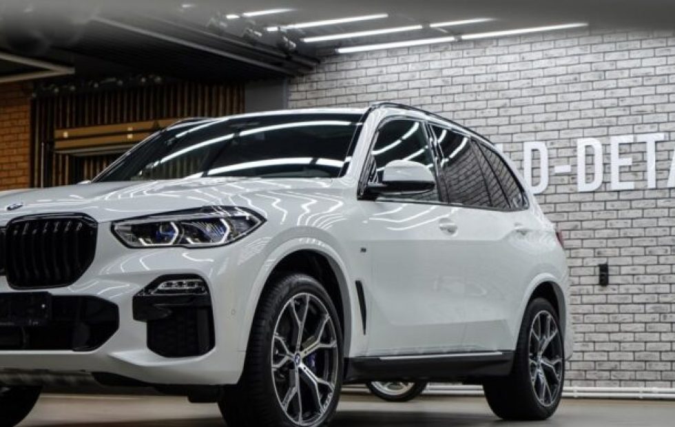 оклейка-авто-защитной-пленкой-BMW-X-5-840x385