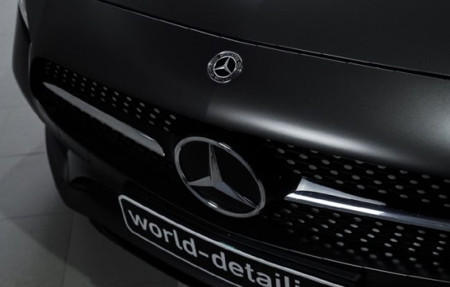 Оклейка-матовым-винилом-Mercedes-Benz-CLS-400-